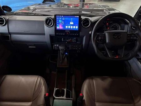 2025-Toyota-Land-Cruiser-76-28GD-6-Station-Wagon-VX_19