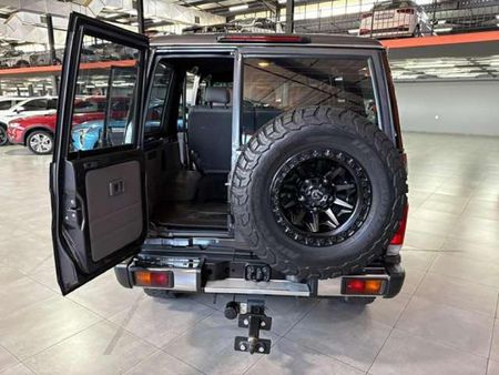 2025-Toyota-Land-Cruiser-76-28GD-6-Station-Wagon-VX_7