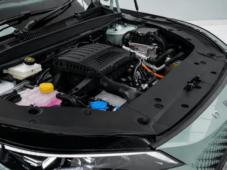 2026-Omoda-C7-15T-SHS-DHT-Phev_16