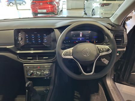 2026-Volkswagen-T-Cross-10-TSI_15