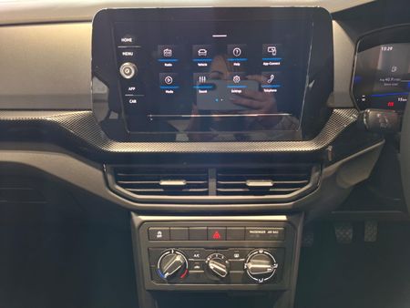 2026-Volkswagen-T-Cross-10-TSI_17