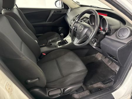 2011-Mazda-3-16-Sport-Original_9