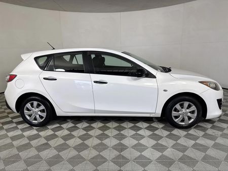 2011-Mazda-3-16-Sport-Original_15