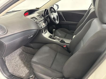 2011-Mazda-3-16-Sport-Original_8