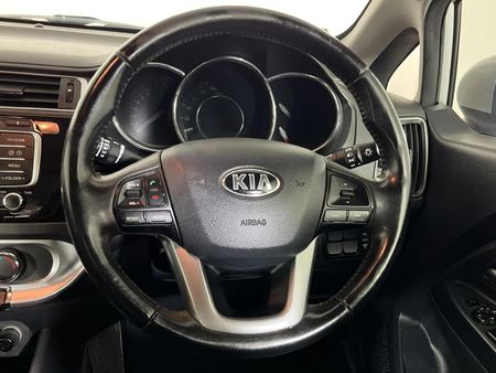 2016-Kia-Rio-14-Sedan-Auto_11