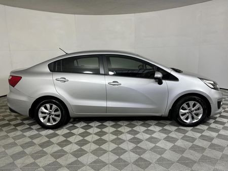 2016-Kia-Rio-14-Sedan-Auto_16