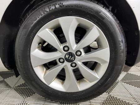 2016-Kia-Rio-14-Sedan-Auto_5