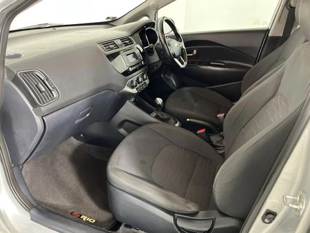 2016-Kia-Rio-14-Sedan-Auto_8