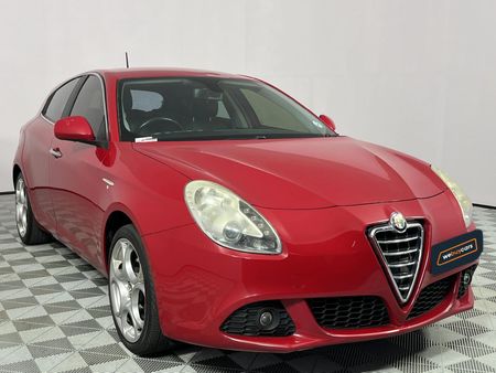 2012-Alfa-Romeo-Giulietta-14T-Distinctive_13