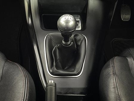 2012-Alfa-Romeo-Giulietta-14T-Distinctive_7