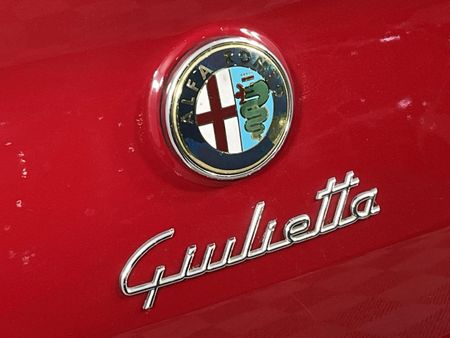 2012-Alfa-Romeo-Giulietta-14T-Distinctive_8