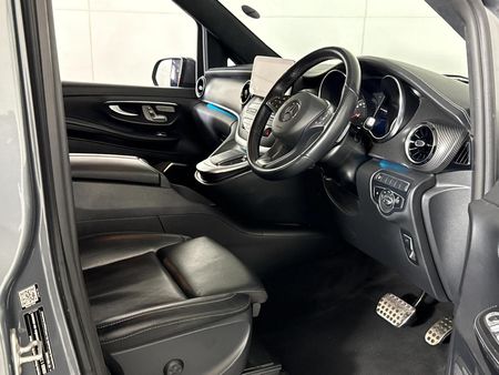 2022-Mercedes-Benz-V-Class-V-300d-Exclusive_9