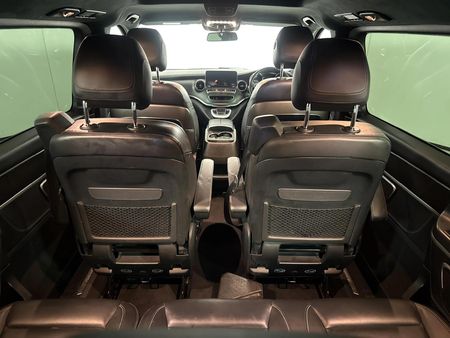 2022-Mercedes-Benz-V-Class-V-300d-Exclusive_13