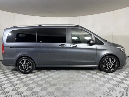 2022-Mercedes-Benz-V-Class-V-300d-Exclusive_16