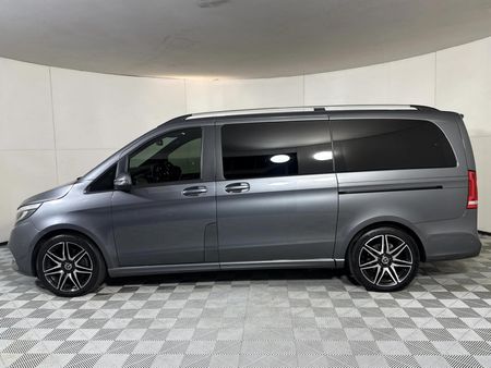 2022-Mercedes-Benz-V-Class-V-300d-Exclusive_18