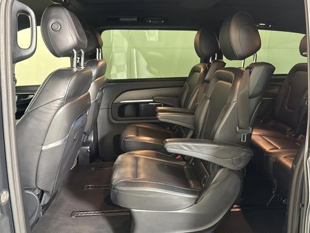 2022-Mercedes-Benz-V-Class-V-300d-Exclusive_3
