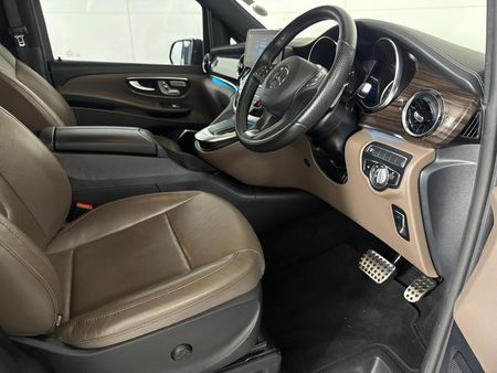 2022-Mercedes-Benz-V-Class-V-250d-Avantgarde-Auto_9