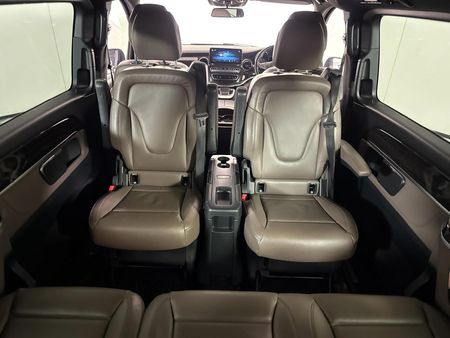 2022-Mercedes-Benz-V-Class-V-250d-Avantgarde-Auto_13