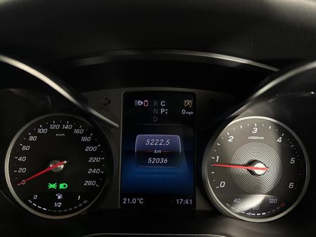 2022-Mercedes-Benz-V-Class-V-250d-Avantgarde-Auto_2