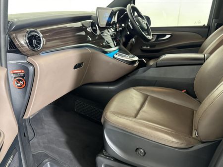 2022-Mercedes-Benz-V-Class-V-250d-Avantgarde-Auto_8