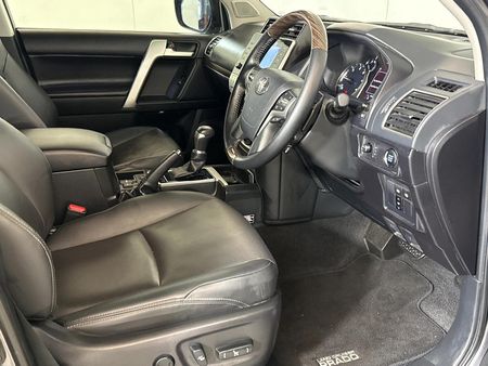 2023-Toyota-Land-Cruiser-Prado-28-GD-VX-L-Auto_9