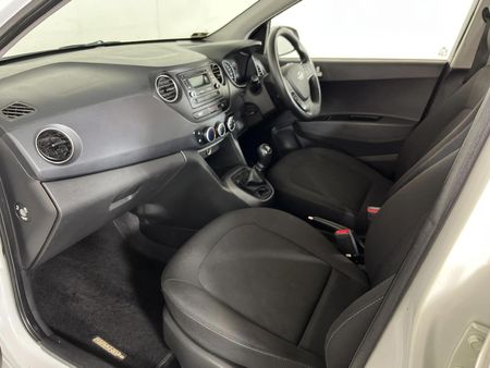 2019-Hyundai-Grand-i10-10-Motion_8