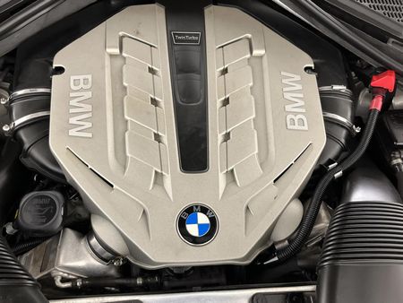 2009-BMW-X6-xDrive50i_12