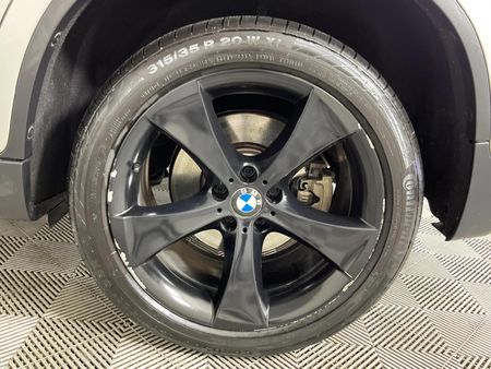 2009-BMW-X6-xDrive50i_6