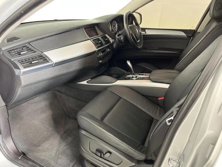 2009-BMW-X6-xDrive50i_8