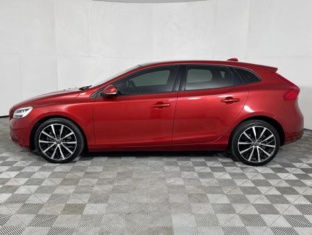 2019-Volvo-V40-T2-R-Design-Auto_17