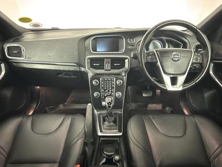 2019-Volvo-V40-T2-R-Design-Auto_1