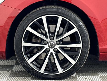 2019-Volvo-V40-T2-R-Design-Auto_4