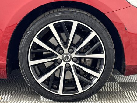 2019-Volvo-V40-T2-R-Design-Auto_5