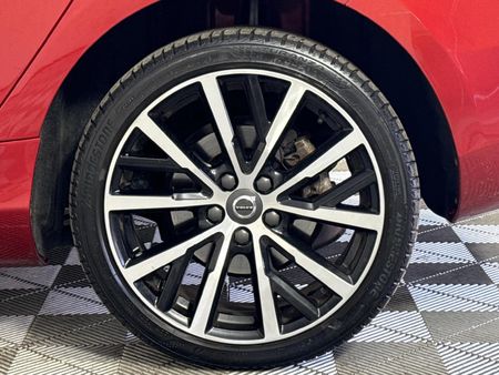 2019-Volvo-V40-T2-R-Design-Auto_6