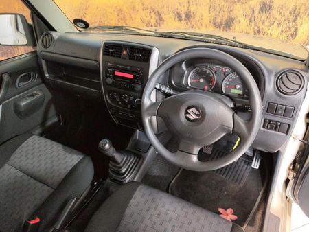 2009-Suzuki-Jimny-13_9