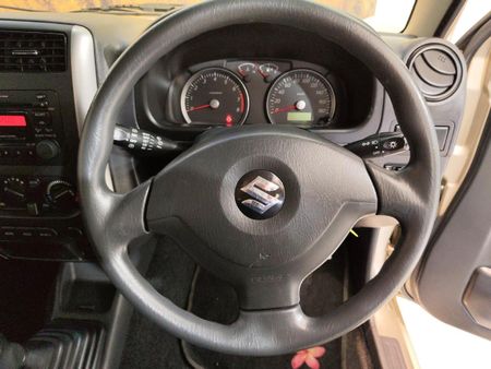 2009-Suzuki-Jimny-13_10