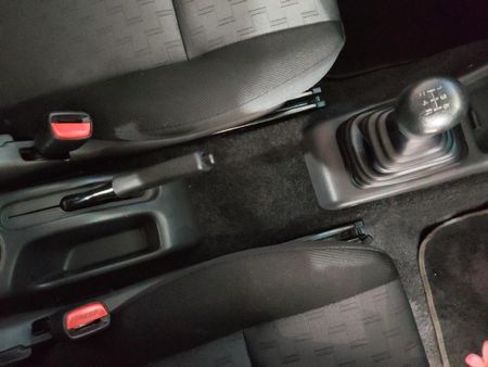 2009-Suzuki-Jimny-13_12