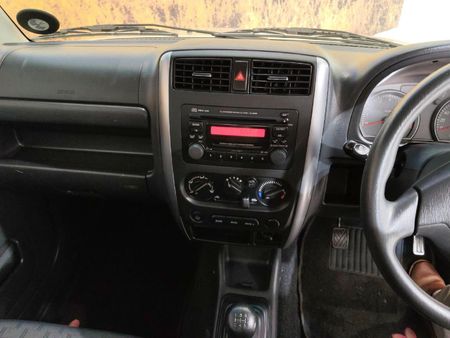 2009-Suzuki-Jimny-13_14
