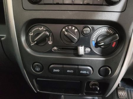 2009-Suzuki-Jimny-13_15