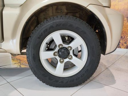 2009-Suzuki-Jimny-13_17