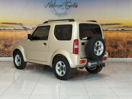 2009-Suzuki-Jimny-13_6