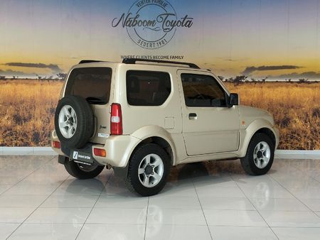 2009-Suzuki-Jimny-13_7