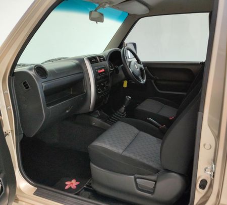 2009-Suzuki-Jimny-13_8