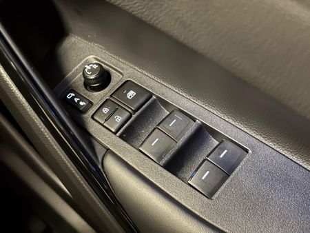 2026-Toyota-Corolla-Cross-18-XS-Hybrid_17