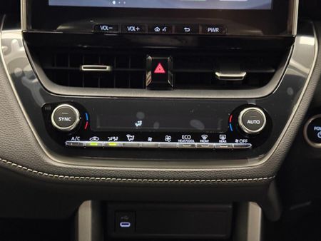 2026-Toyota-Corolla-Cross-18-XS-Hybrid_13