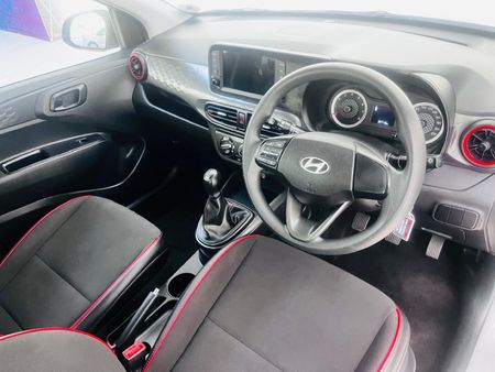 2025-Hyundai-Grand-i10-10-Motion_8