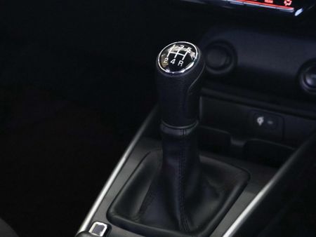 2026-Toyota-Starlet-Cross-15XR_16