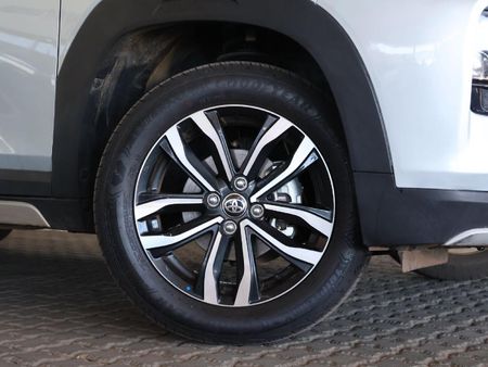 2026-Toyota-Starlet-Cross-15XR_5