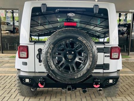 2016-Jeep-Wrangler-Unlimited-Sahara-36-V6-Auto_5