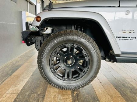 2016-Jeep-Wrangler-Unlimited-Sahara-36-V6-Auto_7